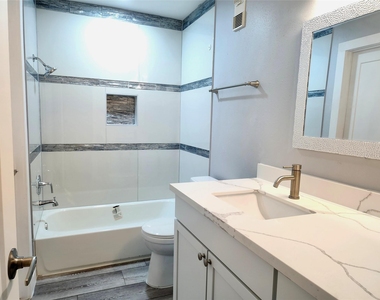 6500 Harbor Town Drive - Photo Thumbnail 17