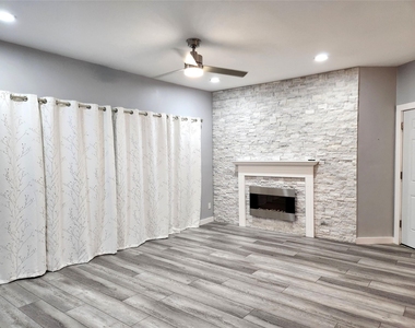 6500 Harbor Town Drive - Photo Thumbnail 5