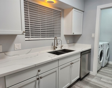 6500 Harbor Town Drive - Photo Thumbnail 8