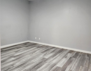 6500 Harbor Town Drive - Photo Thumbnail 16