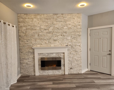 6500 Harbor Town Drive - Photo Thumbnail 6