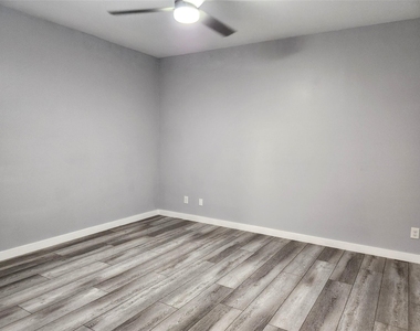 6500 Harbor Town Drive - Photo Thumbnail 15