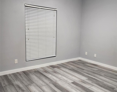 6500 Harbor Town Drive - Photo Thumbnail 14