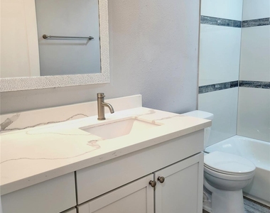 6500 Harbor Town Drive - Photo Thumbnail 19