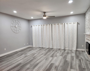 6500 Harbor Town Drive - Photo Thumbnail 3