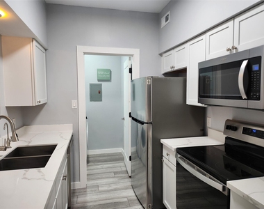 6500 Harbor Town Drive - Photo Thumbnail 9