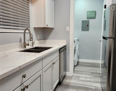 6500 Harbor Town Drive - Photo Thumbnail 12