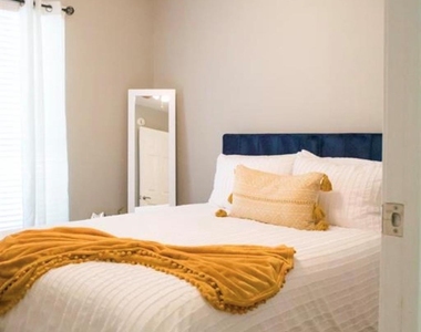 810 Shadberry Drive - Photo Thumbnail 12