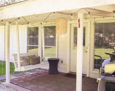 810 Shadberry Drive - Photo Thumbnail 15