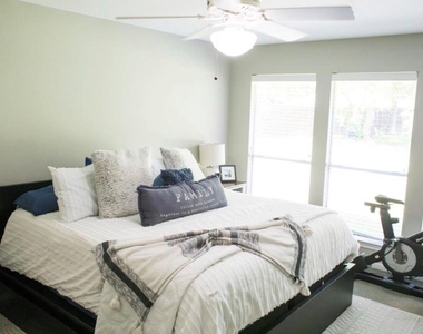 810 Shadberry Drive - Photo Thumbnail 6