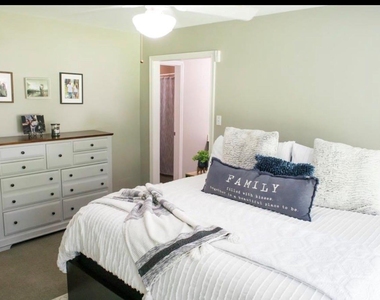 810 Shadberry Drive - Photo Thumbnail 12