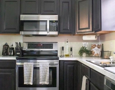 810 Shadberry Drive - Photo Thumbnail 6