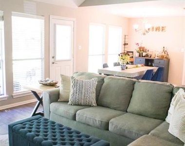 810 Shadberry Drive - Photo Thumbnail 5
