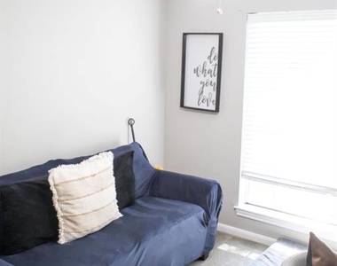 810 Shadberry Drive - Photo Thumbnail 11