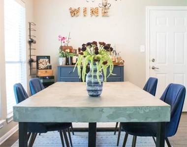 810 Shadberry Drive - Photo Thumbnail 2