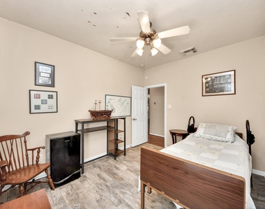 945 Autumn Brook Street - Photo Thumbnail 22