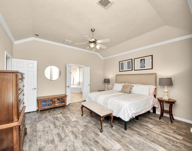 945 Autumn Brook Street - Photo Thumbnail 14