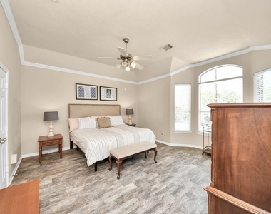 945 Autumn Brook Street - Photo Thumbnail 13