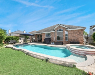 945 Autumn Brook Street - Photo Thumbnail 17