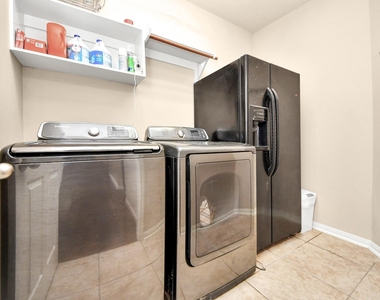 945 Autumn Brook Street - Photo Thumbnail 26