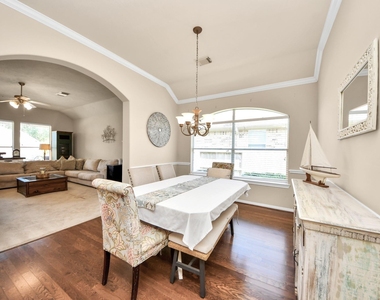 945 Autumn Brook Street - Photo Thumbnail 8