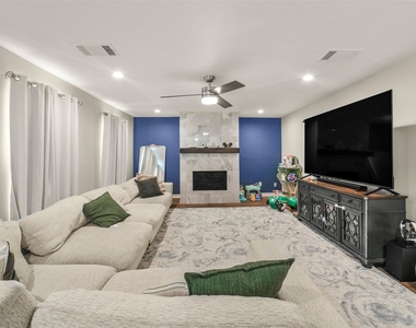 11026 Desert Springs Circle - Photo Thumbnail 8