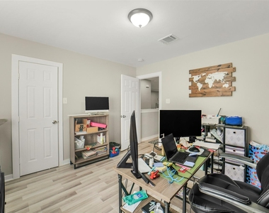 11026 Desert Springs Circle - Photo Thumbnail 32