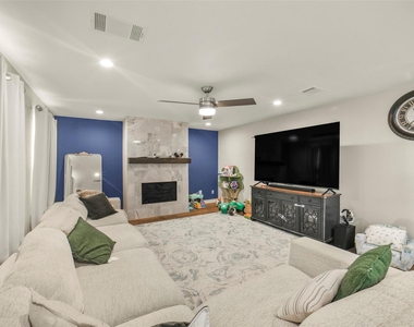 11026 Desert Springs Circle - Photo Thumbnail 9