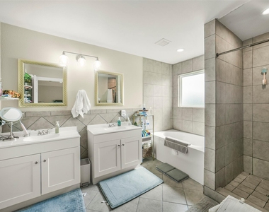 11026 Desert Springs Circle - Photo Thumbnail 23