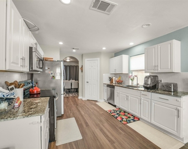 11026 Desert Springs Circle - Photo Thumbnail 13