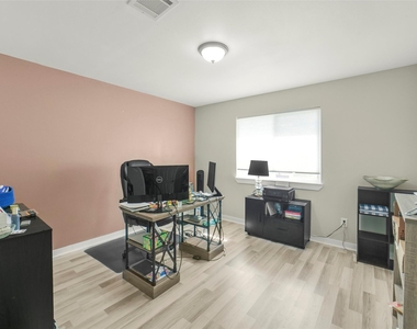 11026 Desert Springs Circle - Photo Thumbnail 31