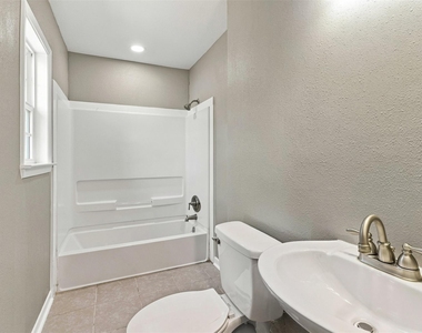 2213 17th Avenue N - Photo Thumbnail 20