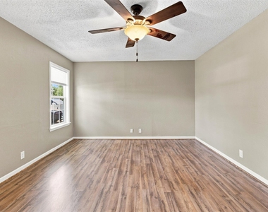 2213 17th Avenue N - Photo Thumbnail 4