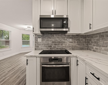 10011 Pine Pass Drive - Photo Thumbnail 9