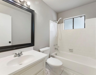 1010 E Red Cedar Circle - Photo Thumbnail 6