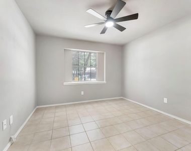 1010 E Red Cedar Circle - Photo Thumbnail 5