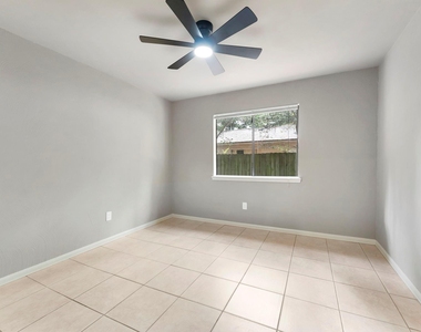 1010 E Red Cedar Circle - Photo Thumbnail 7