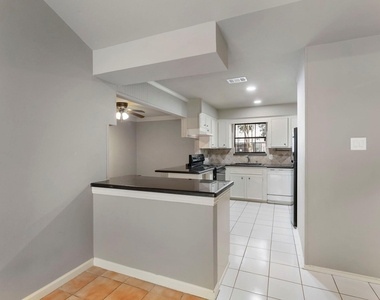 1010 E Red Cedar Circle - Photo Thumbnail 11