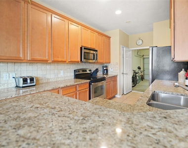 211 Bloomhill Place - Photo Thumbnail 10