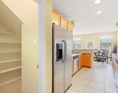 211 Bloomhill Place - Photo Thumbnail 12