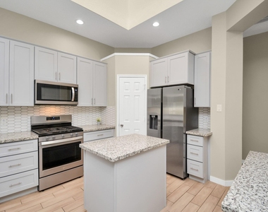 13339 Yaupon Holly Lane - Photo Thumbnail 7
