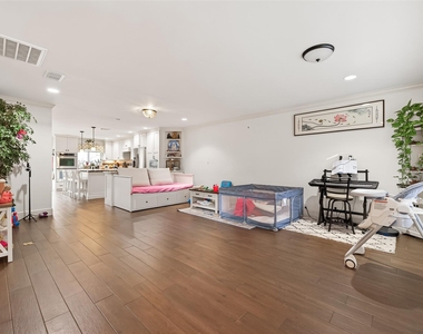 12705 Huntingwick Drive - Photo Thumbnail 5