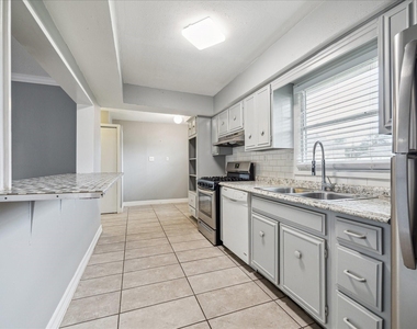 5237 Maple Street - Photo Thumbnail 3