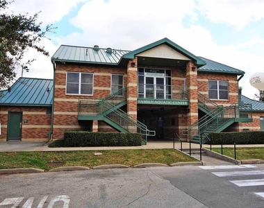 5237 Maple Street - Photo Thumbnail 16