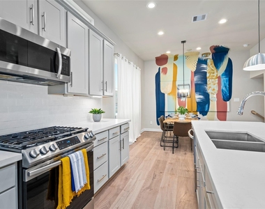 2110 Stuart Street - Photo Thumbnail 6