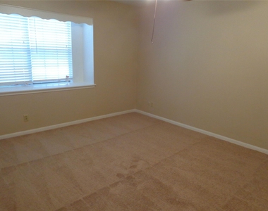 2735 Manila Lane - Photo Thumbnail 18