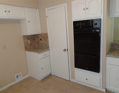 2735 Manila Lane - Photo Thumbnail 8