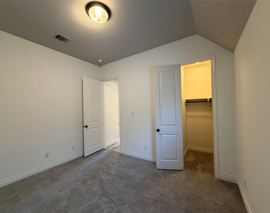 3319 Sky Run Court - Photo Thumbnail 12