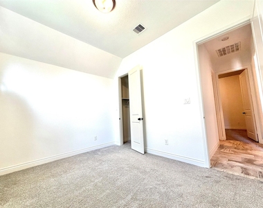 3319 Sky Run Court - Photo Thumbnail 8