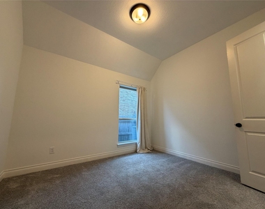 3319 Sky Run Court - Photo Thumbnail 18